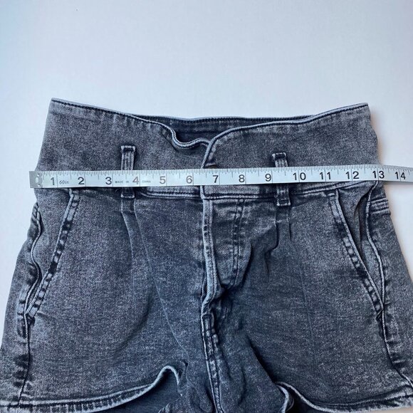 Hollister, washed black Ultra High Rise Mom Short 3”, size 5/27 - Picture 5 of 8